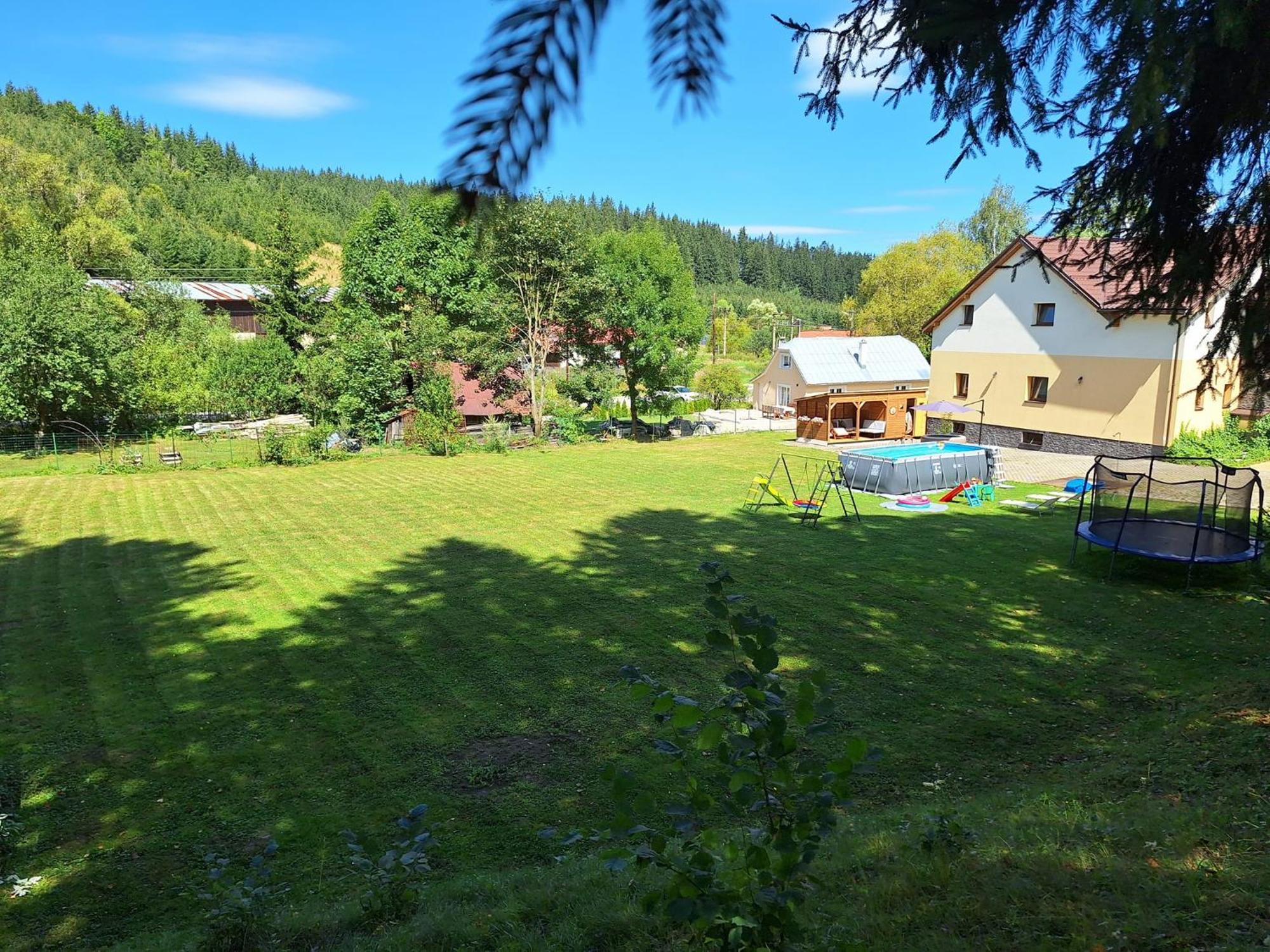 Vila Pohoda Javorniky S Rozlahlym Pozemkom Makov Luaran gambar