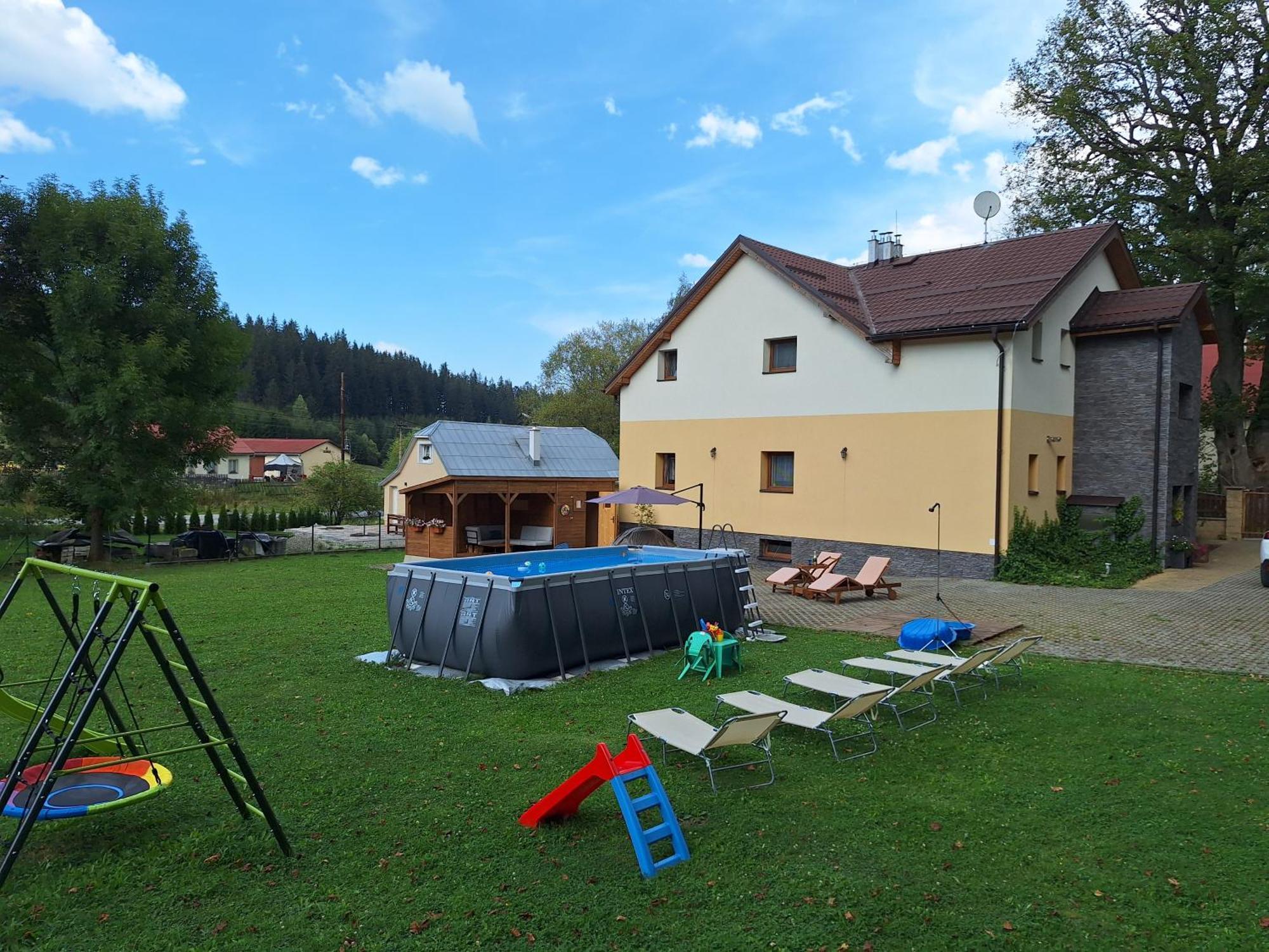 Vila Pohoda Javorniky S Rozlahlym Pozemkom Makov Luaran gambar