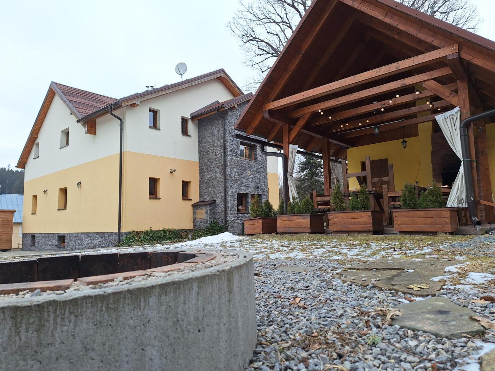 Vila Pohoda Javorniky S Rozlahlym Pozemkom Makov Luaran gambar
